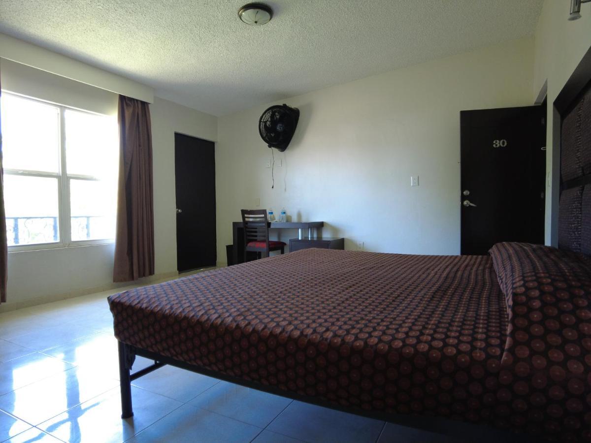 Hotel O Puente San Juan del Río Eksteriør billede