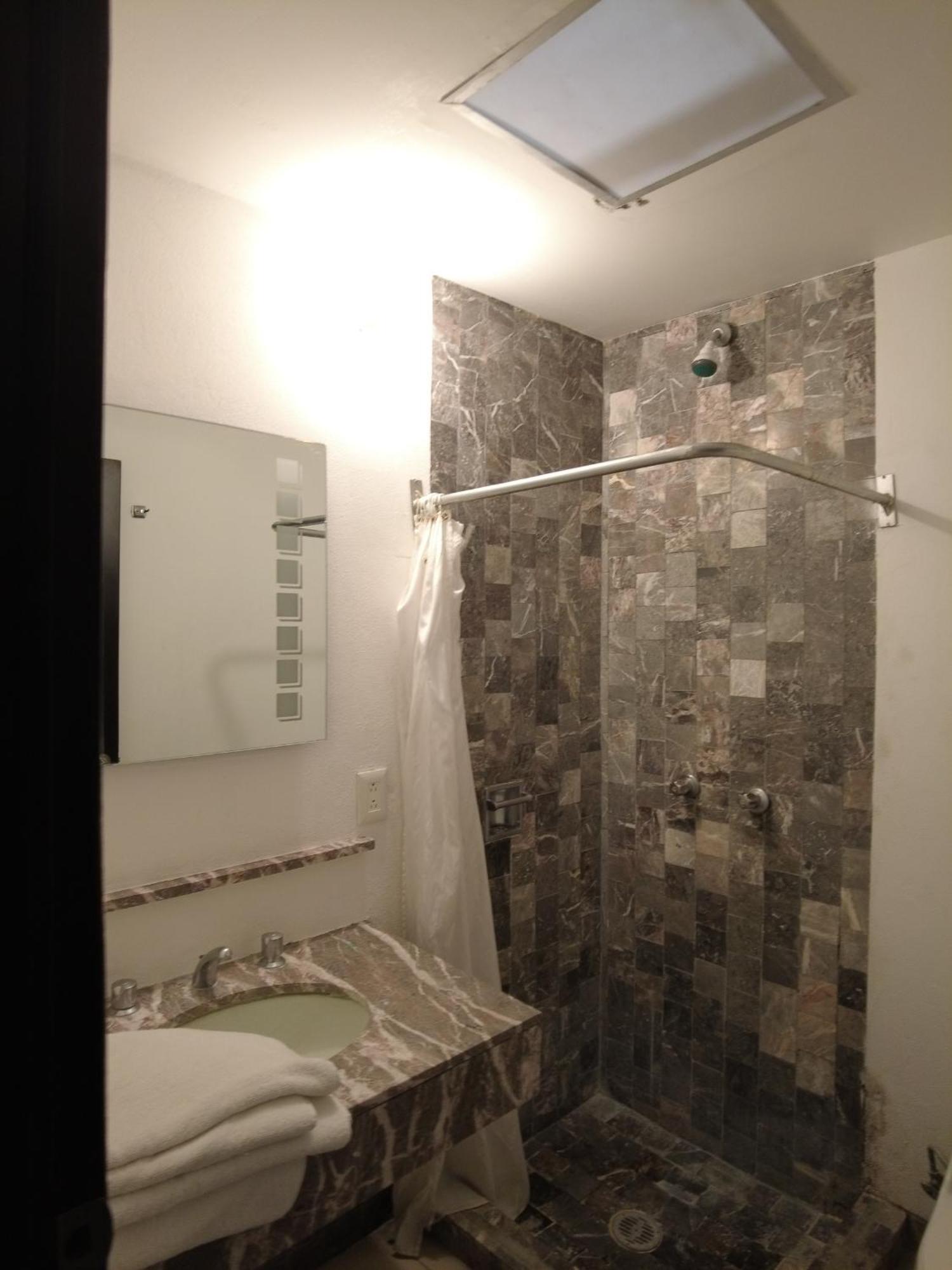 Hotel O Puente San Juan del Río Eksteriør billede